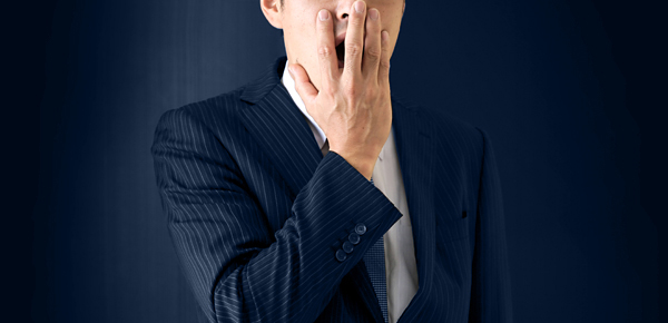 イメージ：ランサムウェア攻撃を受けて困惑している