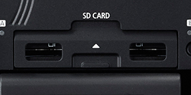 写真:SDカードスロット