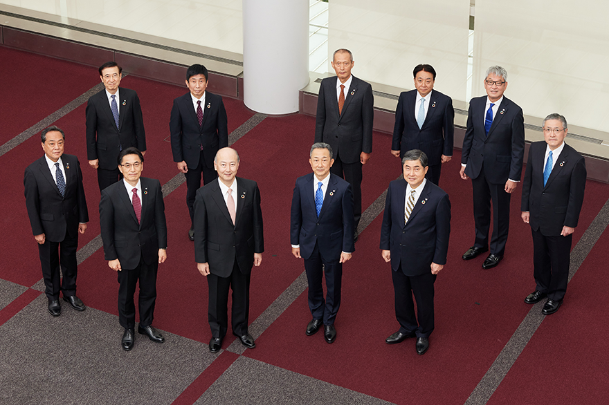 当社役員集合写真