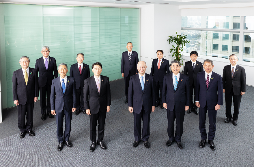 当社役員集合写真