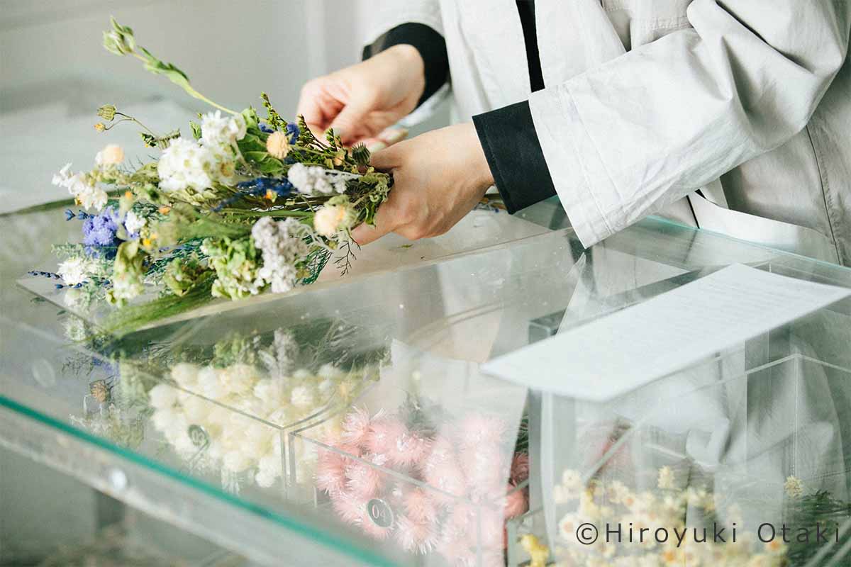 ドライフラワーを飾ることは 美しい花の命を長く残すこと 篠崎恵美さん 好きをかたちに Itoshino キヤノン ドライフラワーを飾ることは 美しい花の命を長く残すこと 篠崎恵美さん 好きをかたちに Itoshino キヤノン