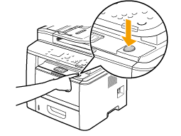 前カバーを開ける操作を説明している図