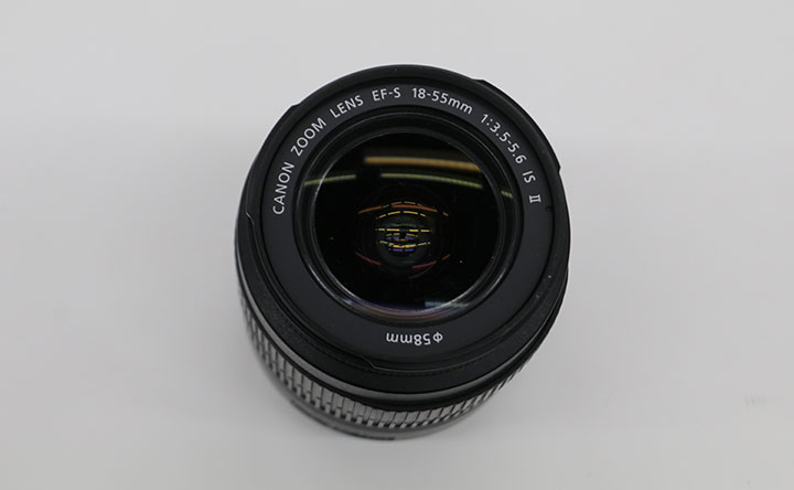 一眼レフカメラ/ミラーレスカメラ用交換レンズ「EF-S18-55mm F3.5-5.6 IS II」の機種名称の記載場所の画像です。