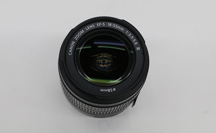 一眼レフカメラ/ミラーレスカメラ用交換レンズ「EF-S18-55mm F3.5-5.6 IS III」の機種名称の記載場所の画像です。